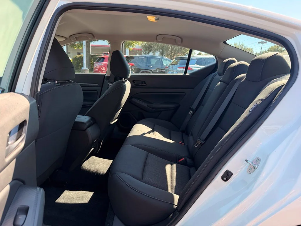 Used 2025 White Nissan 2.5 SV image 15