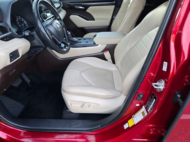Used 2020 Red Toyota XLE image 18