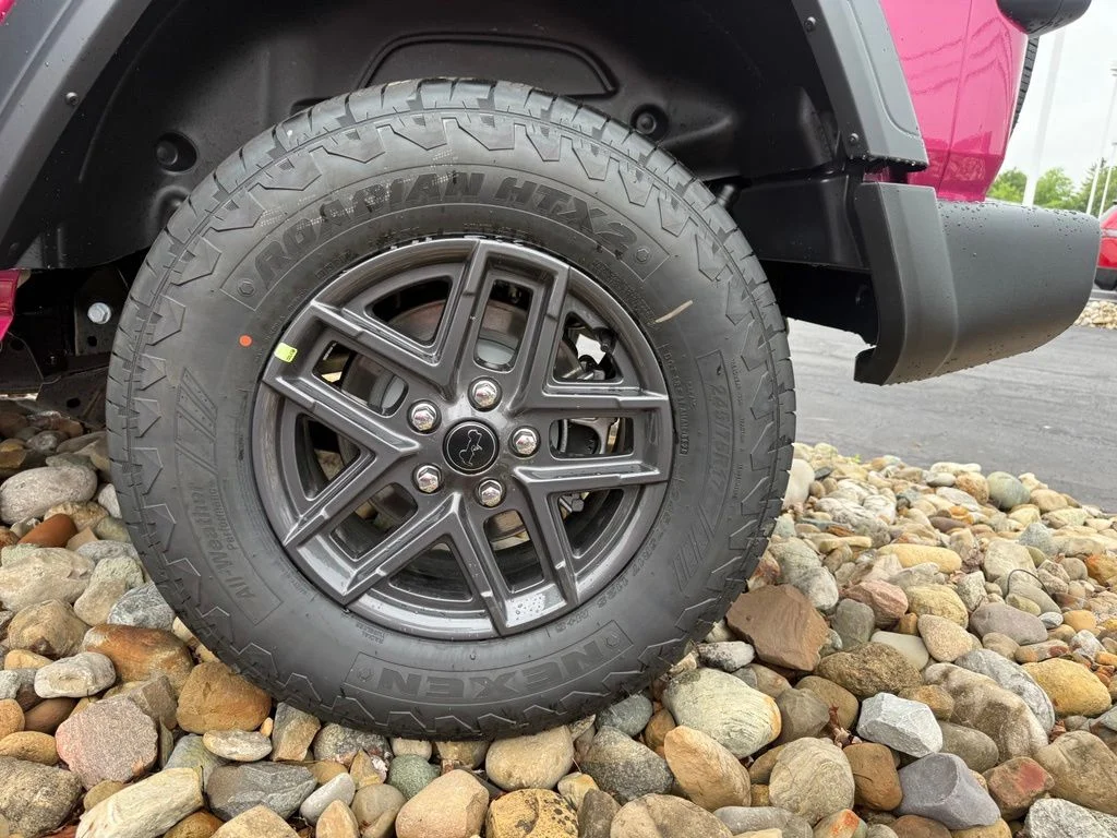 New 2026 Tuscadero Pearl-Coat Exterior Paint Jeep Sport S image 32