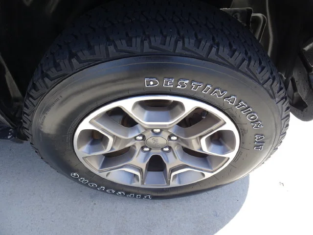 Used 2020 Billet Silver Metallic Jeep Trailhawk image 10