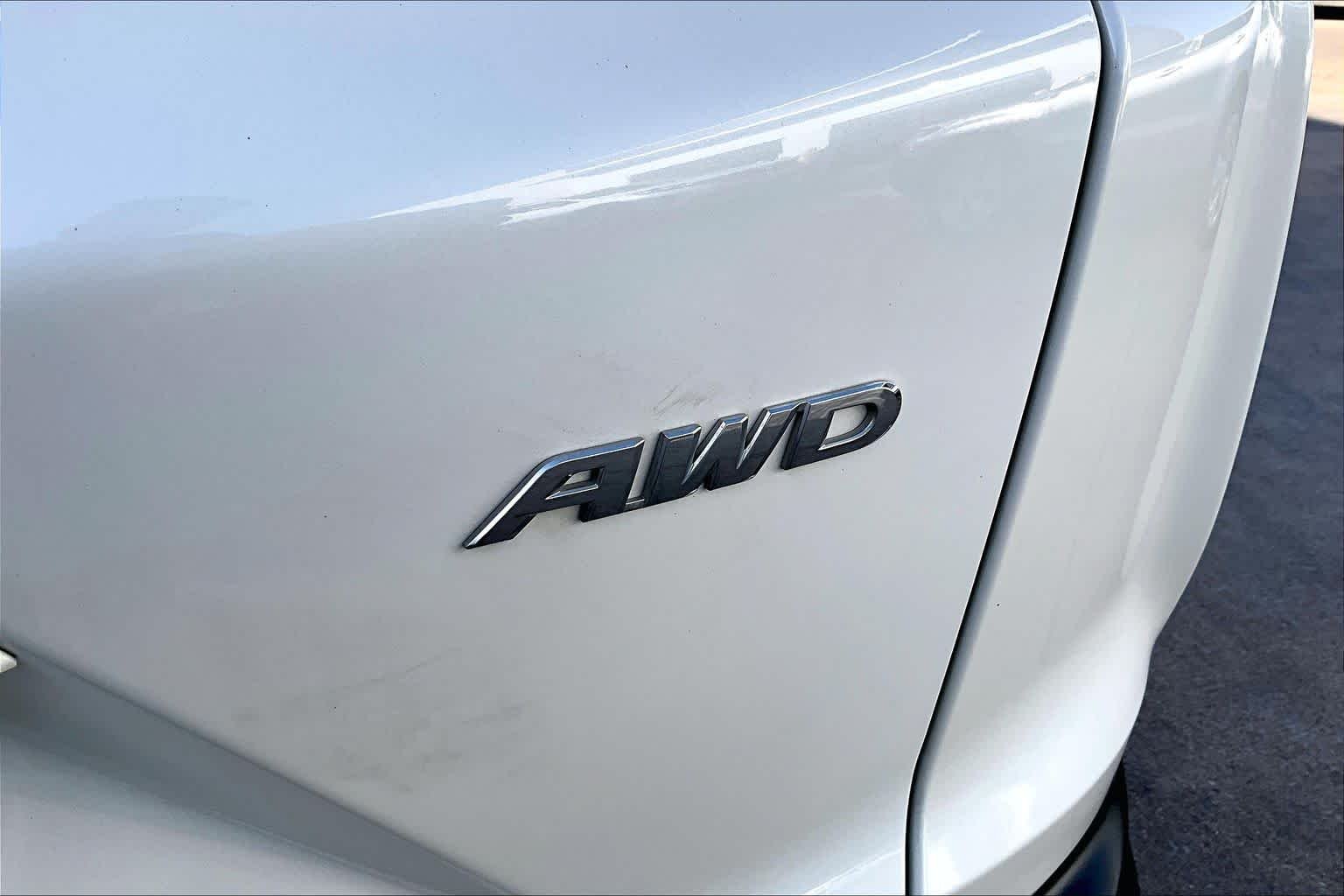 Used 2018 White Diamond Pearl Honda EX image 10
