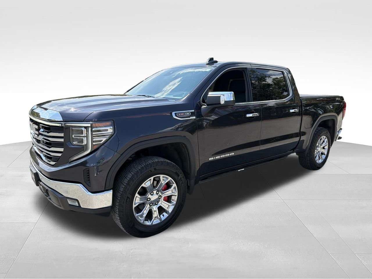 Used 2022 Silver GMC SLT image 1