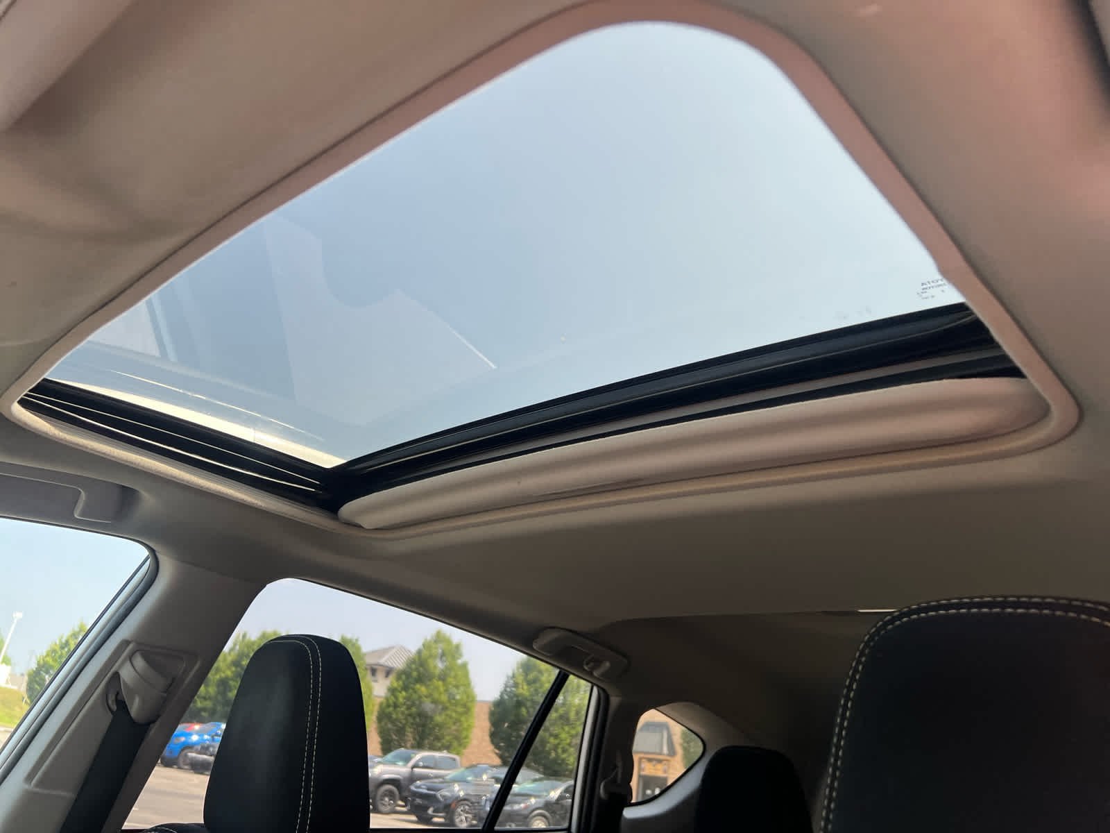 Used 2015 Super White Toyota XLE image 11