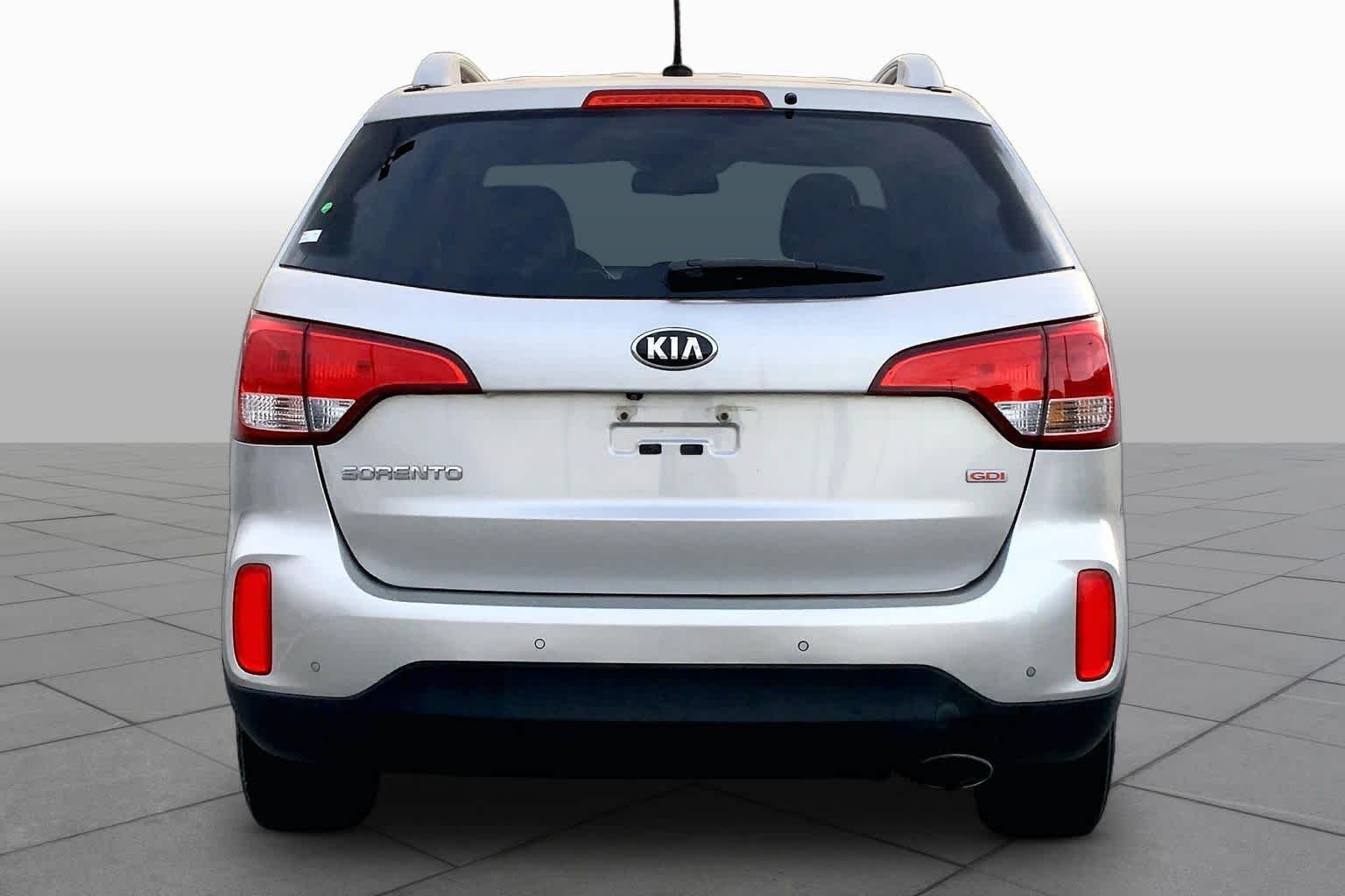 Used 2015 Satin Metal Kia LX image 5