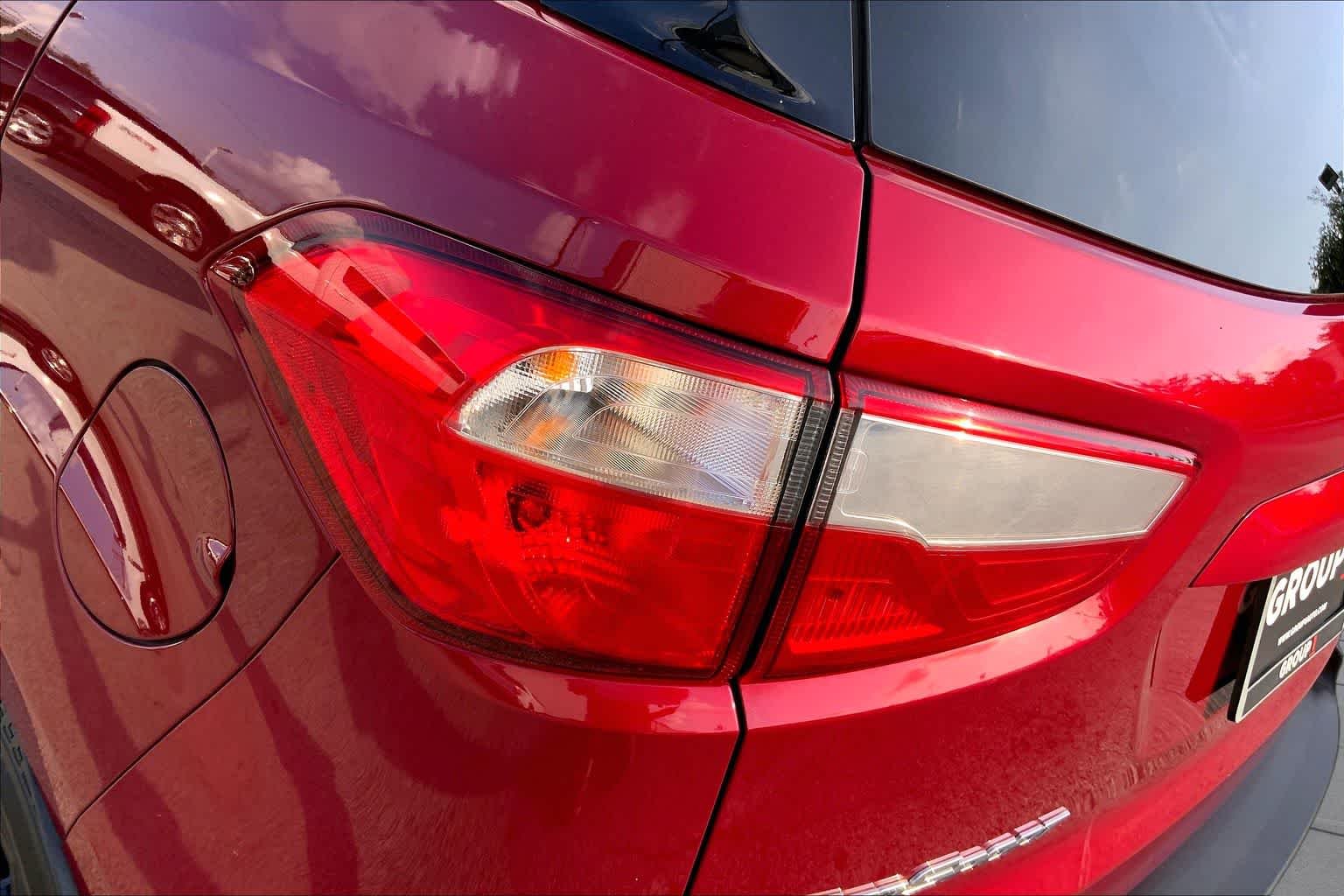 Used 2021 Ruby Red Metallic Tinted Clearcoat Ford SE image 29