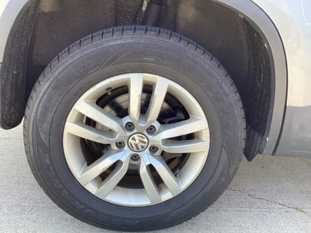 Used 2014 Silver Volkswagen S image 7