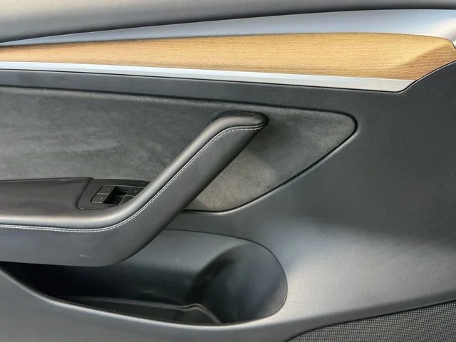 Used 2023 White Tesla Base image 22