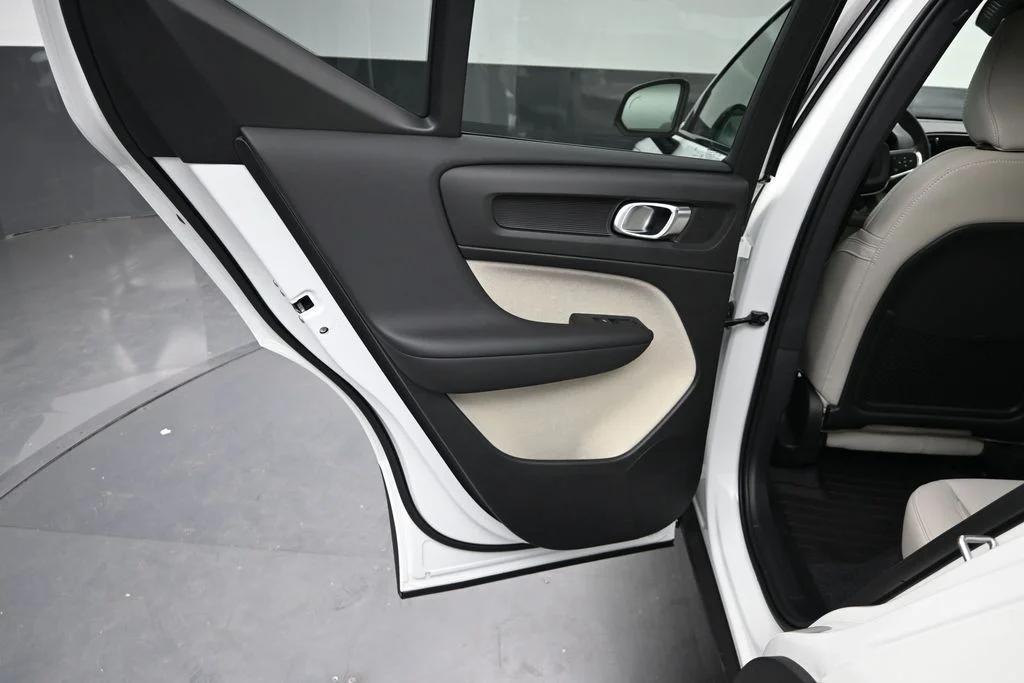 New 2026 Crystal White Volvo Plus image 12