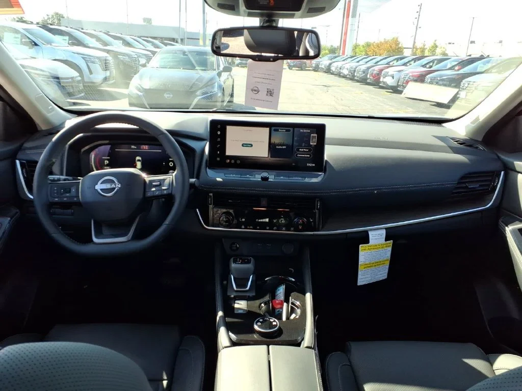 New 2026 Boulder Gray Pearl / Super Black Two-tone Nissan Platinum image 8