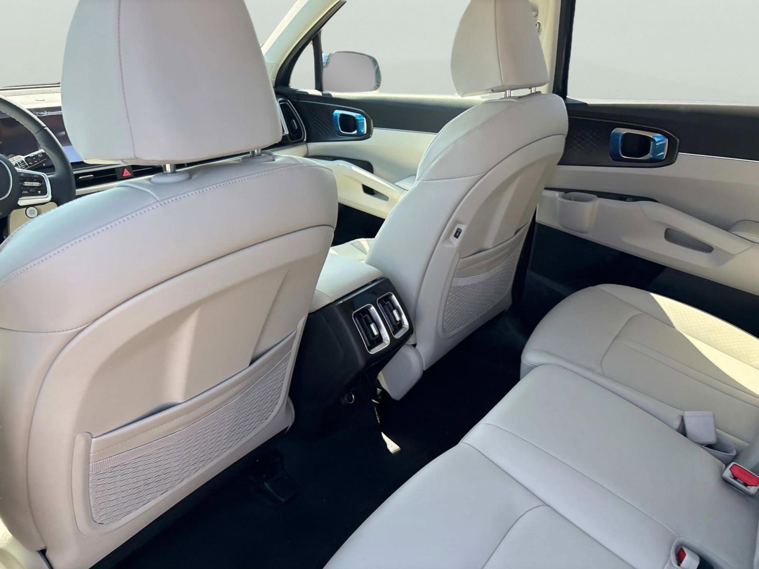 2025 Kia Sorento S - Photo 16