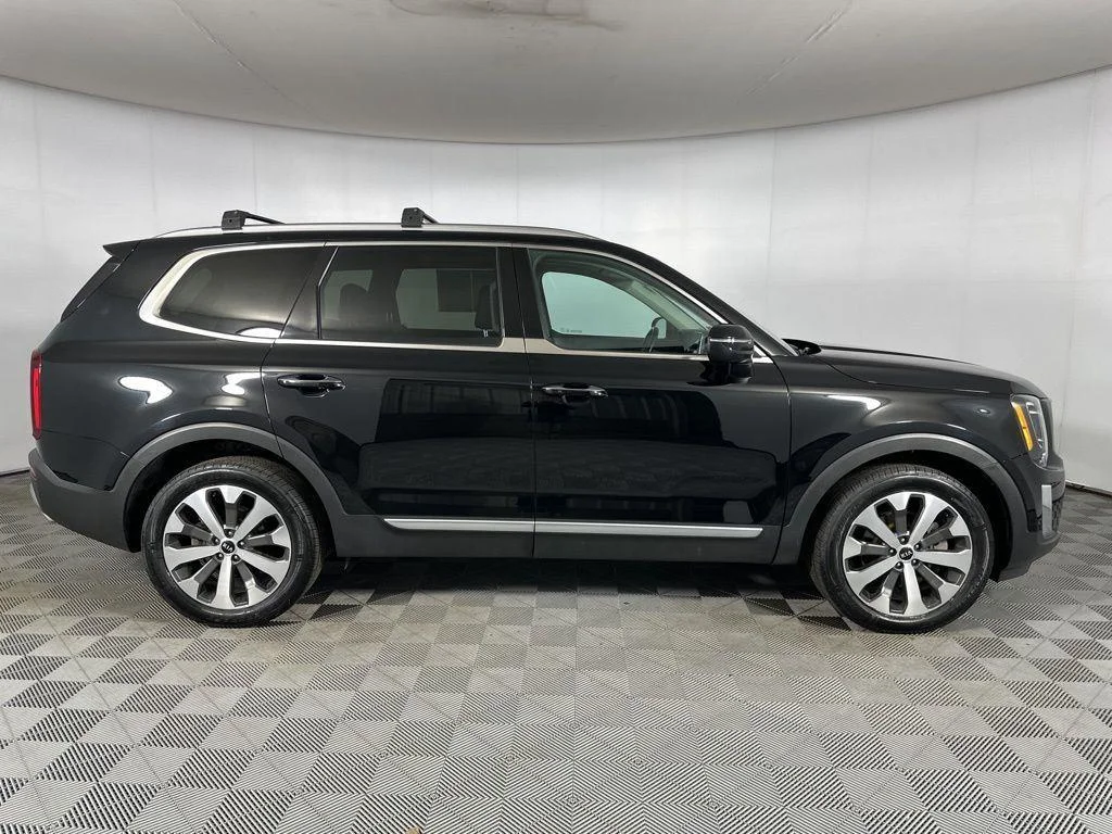 Used 2021 Ebony Black Kia S image 30