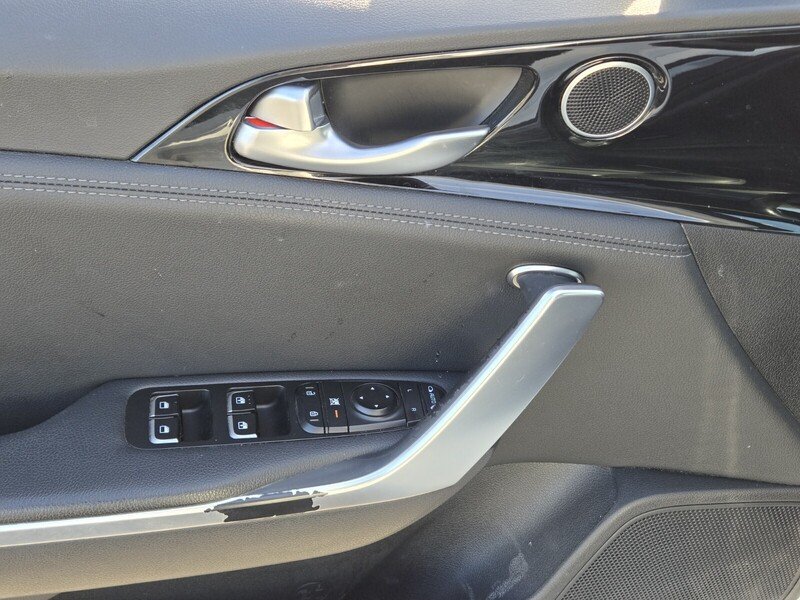 Used 2020 White Kia GT-Line image 17