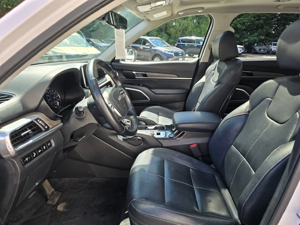Used 2022 Glacial White Pearl Kia EX image 7