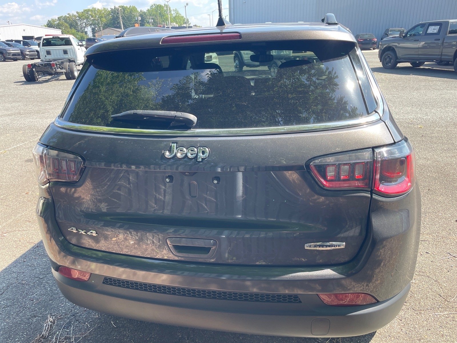 Used 2024 Baltic Gray Metallic Clearcoat Jeep Latitude 4x4 image 3