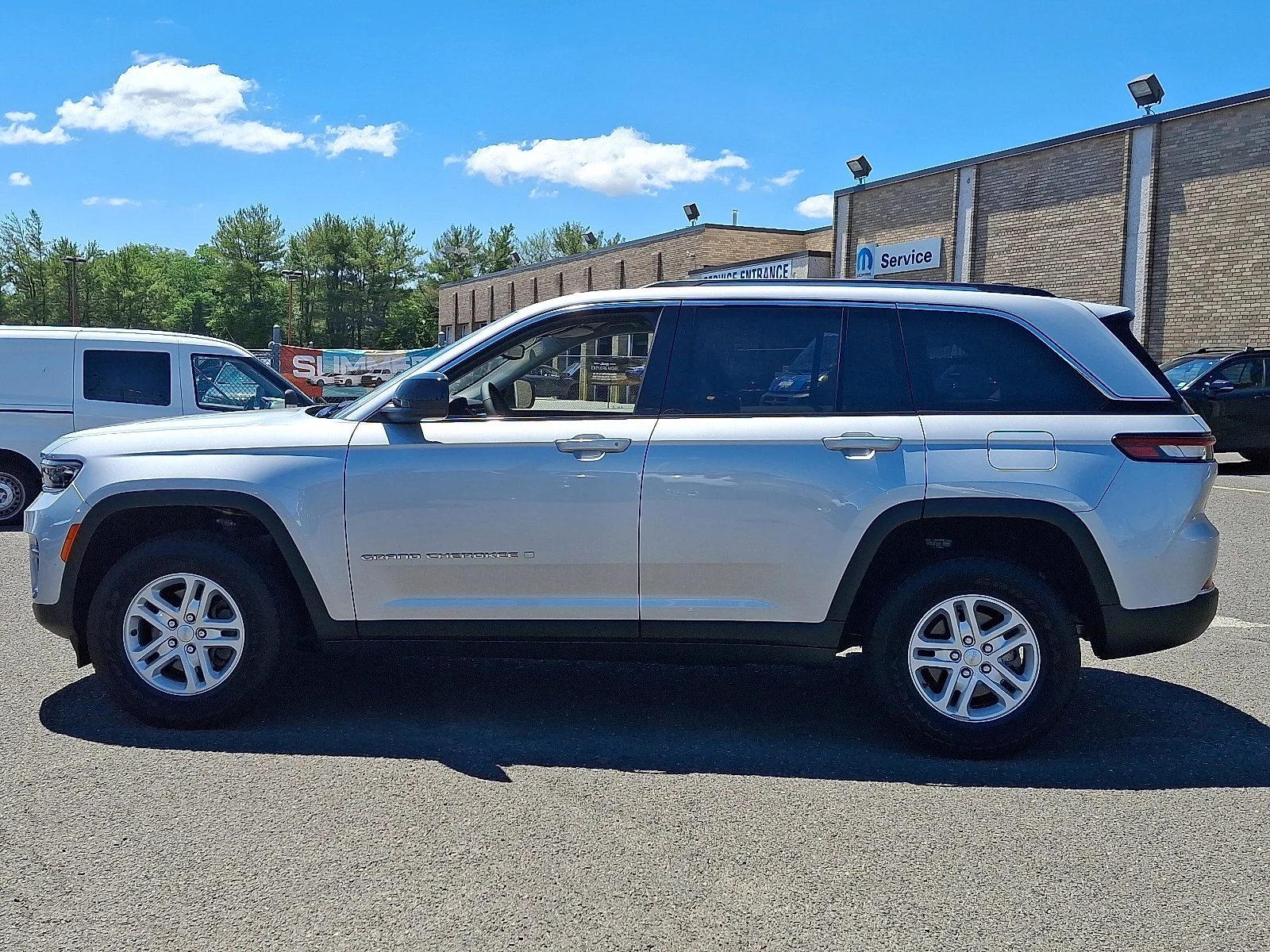 Certified Used 2023 Silver Zynith Jeep Laredo image 4
