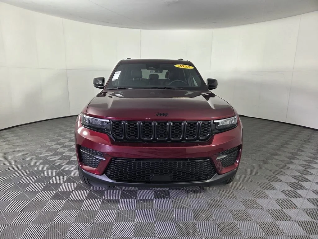 Certified Used 2025 Velvet Red Pearlcoat Jeep Altitude image 3