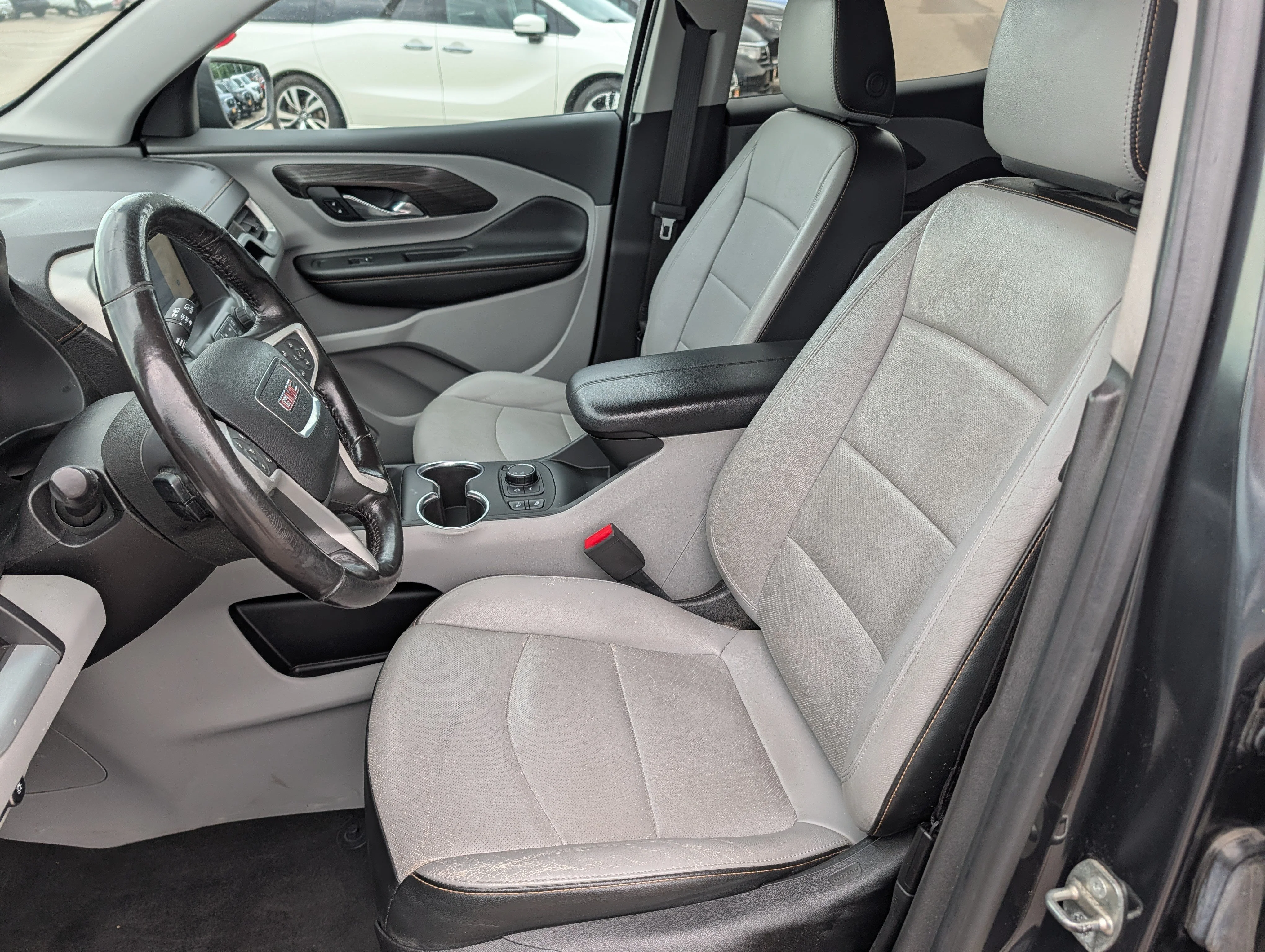 Used 2018 Graphite Gray Metallic GMC SLT image 21