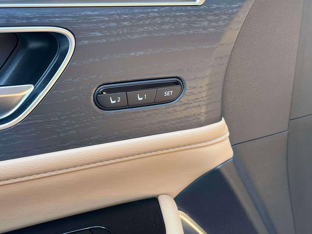 Used 2025 Black INFINITI SENSORY AWD image 27