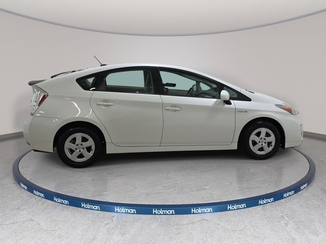 Used 2010 White Toyota II image 5