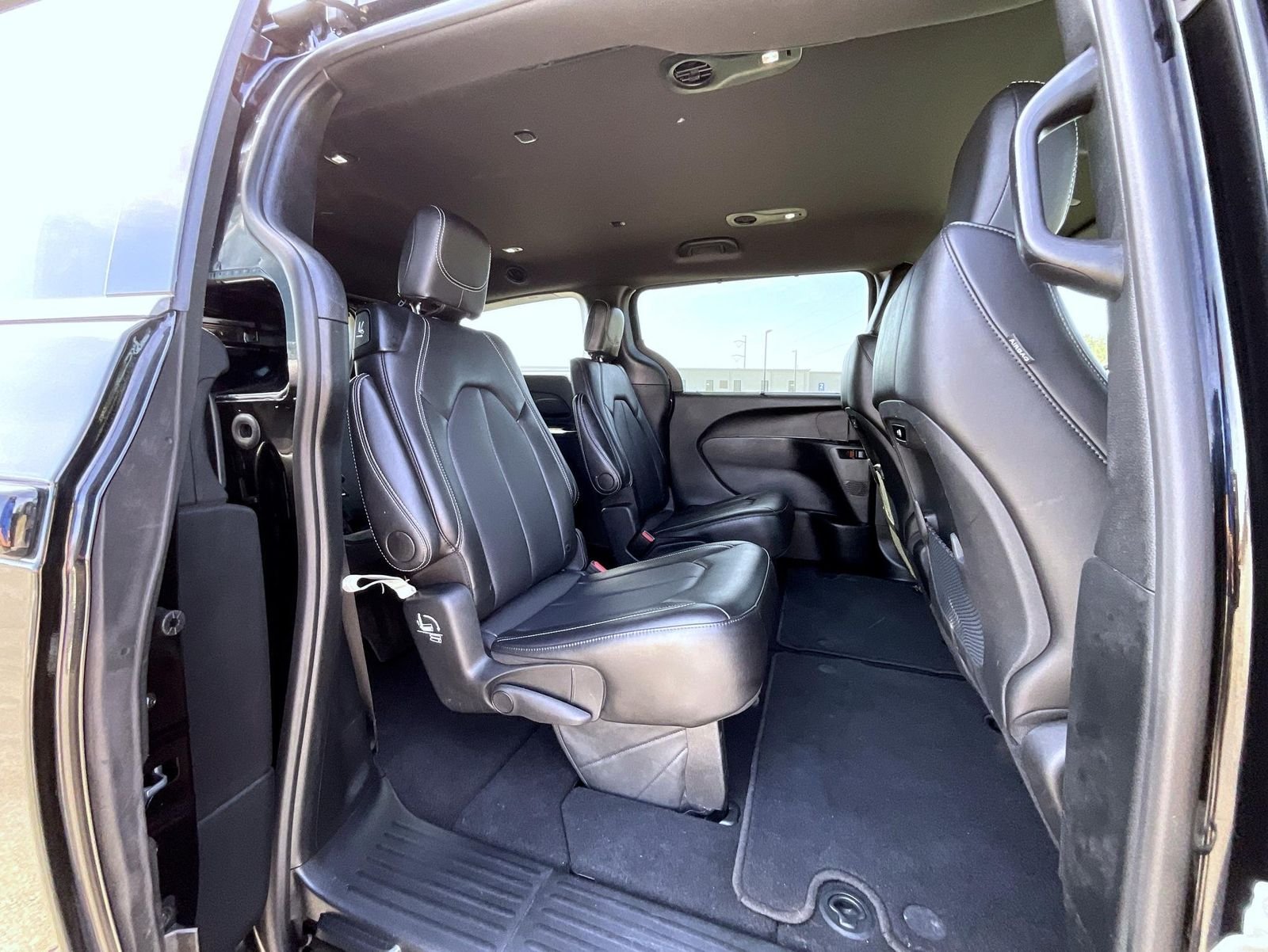 Used 2025 Black Chrysler Select image 18