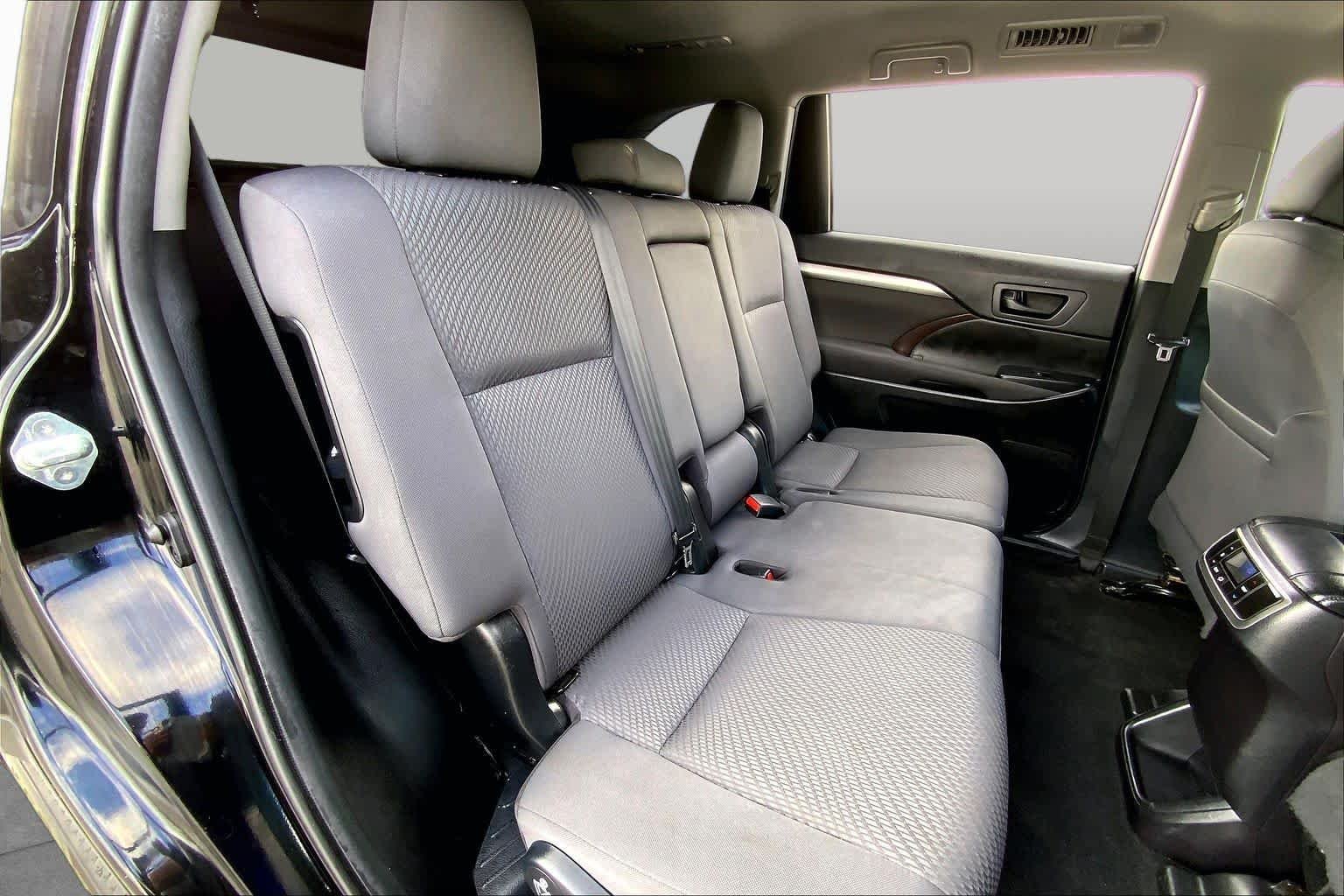 Used 2019 Midnight Black Metallic Toyota LE image 19