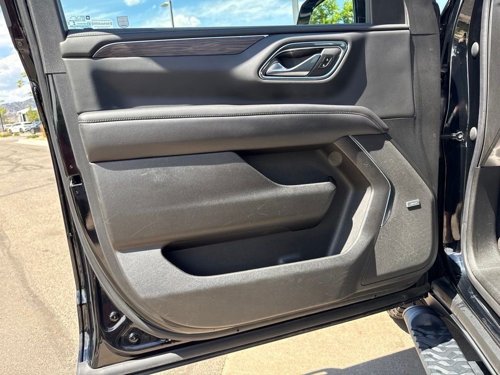 Used 2022 Black Chevrolet Z71 image 10