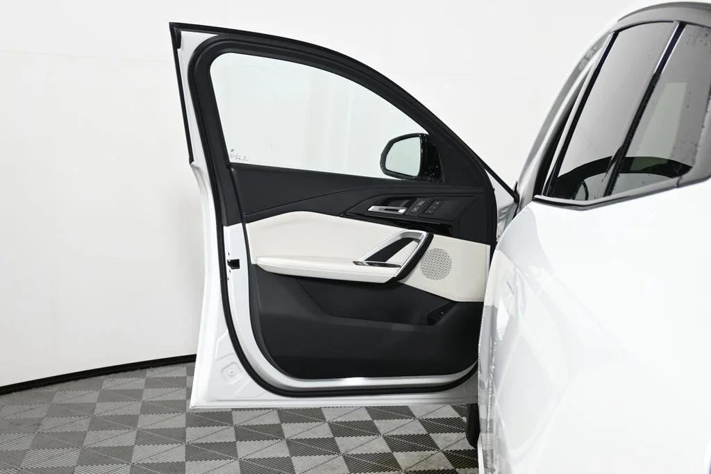 Used 2026 White BMW xDrive28i image 28