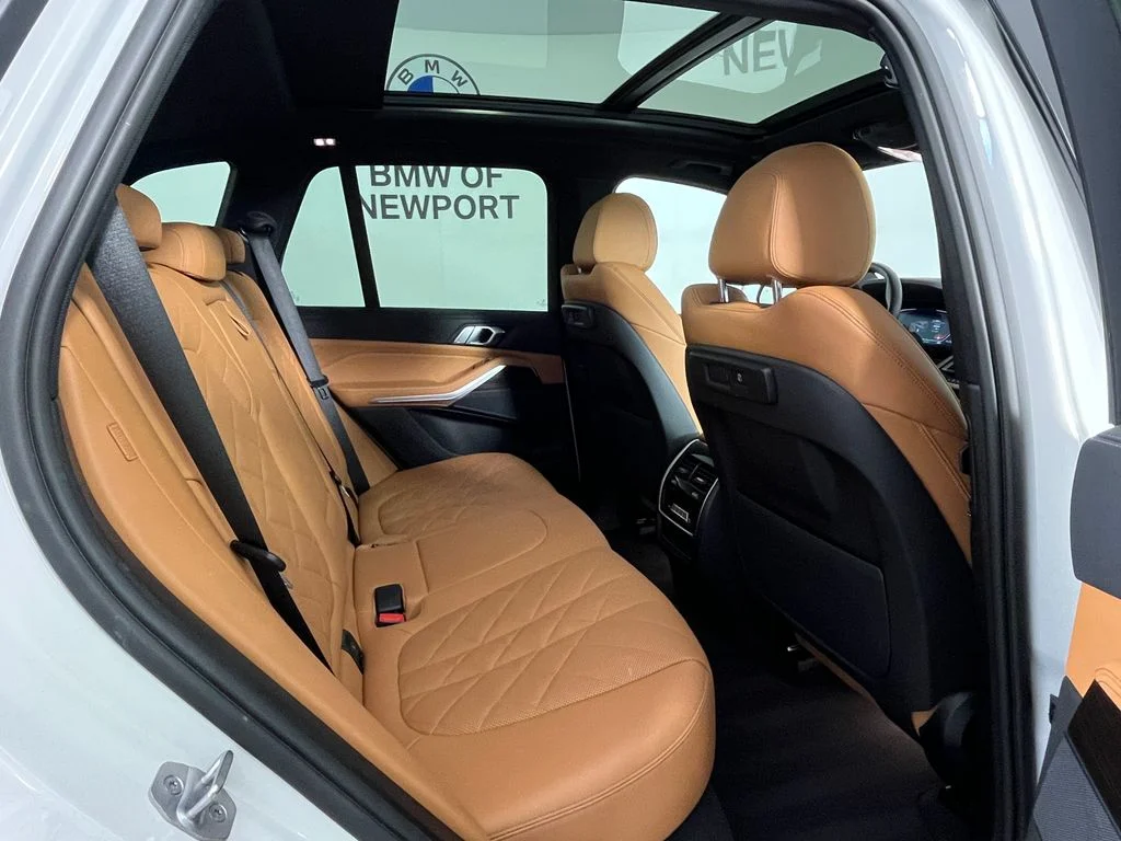 Used 2023 White BMW xDrive40i image 16