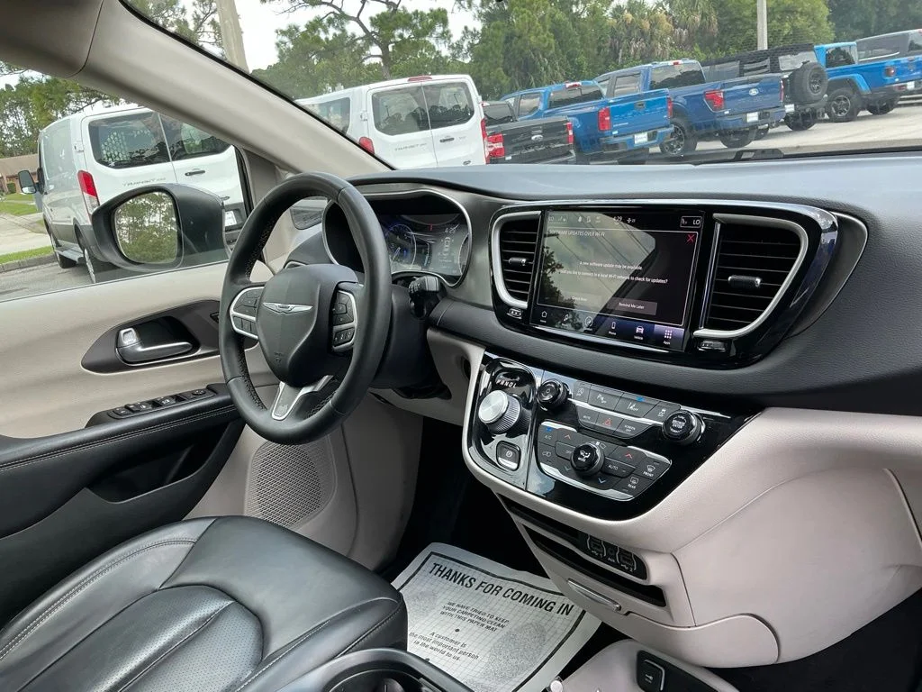 Used 2023 Black Chrysler Touring L image 25