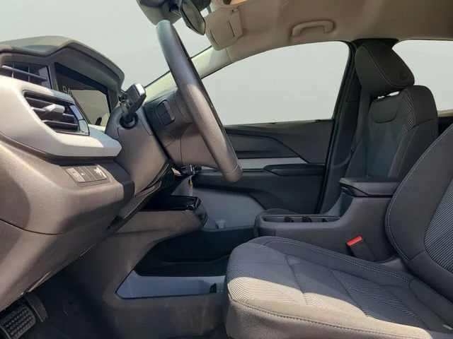 New 2027 Summit White Chevrolet LT image 20