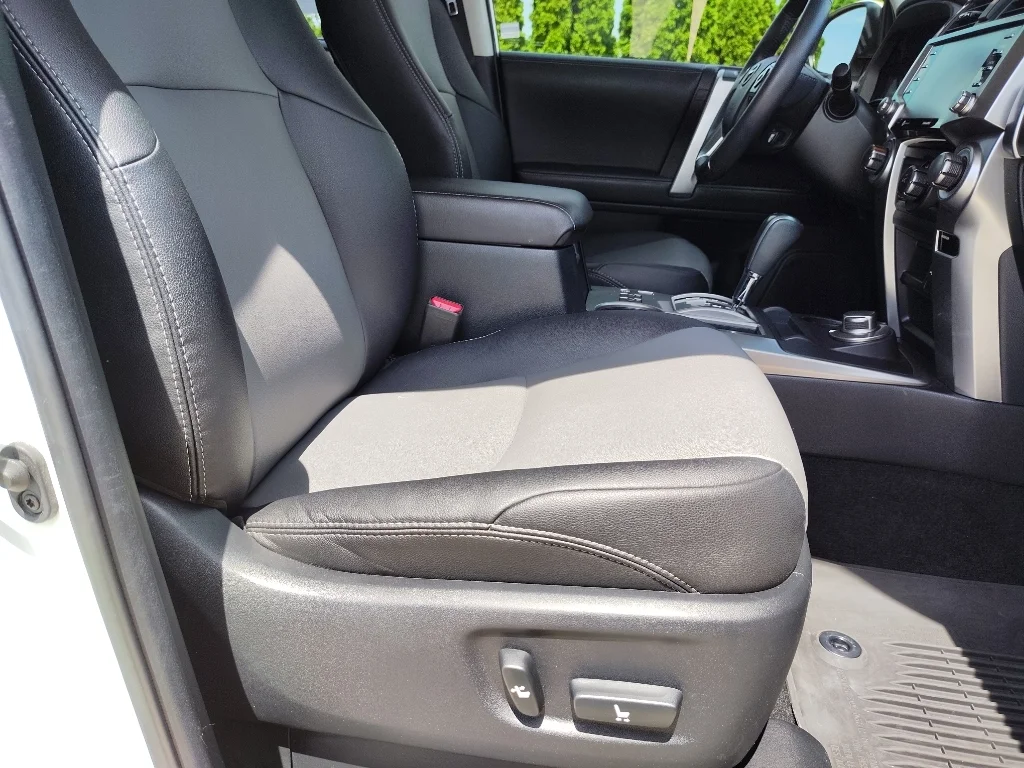 Used 2022 White Toyota SR5 Premium image 14