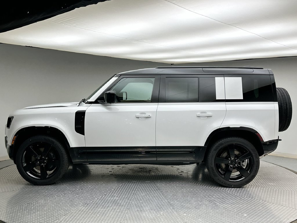 New 2026 Fuji White Land Rover X-Dynamic SE image 2