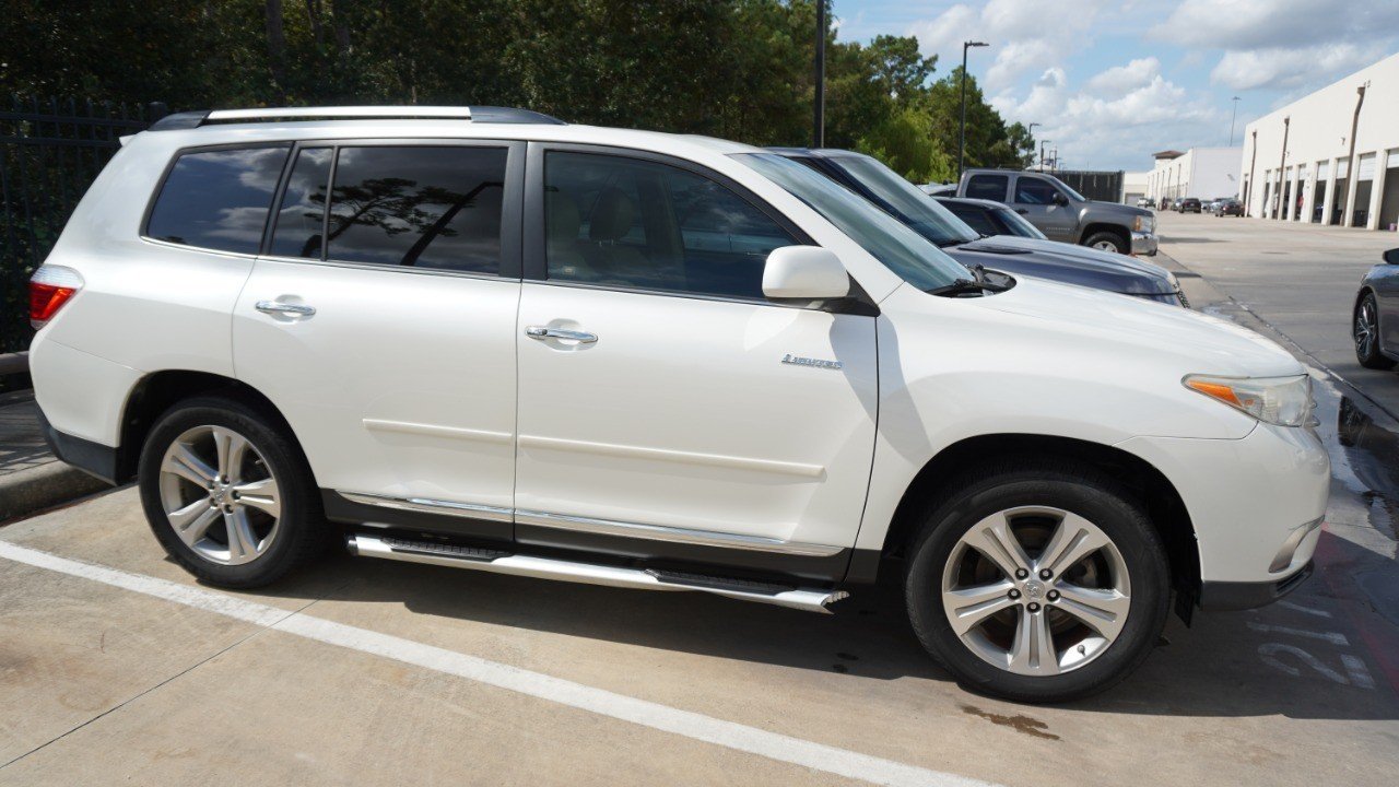 Used 2011 White Toyota Limited image 4