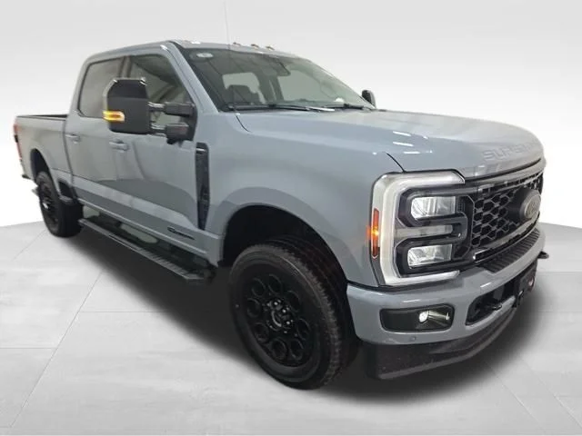 Used 2025  Ford Lariat image 2