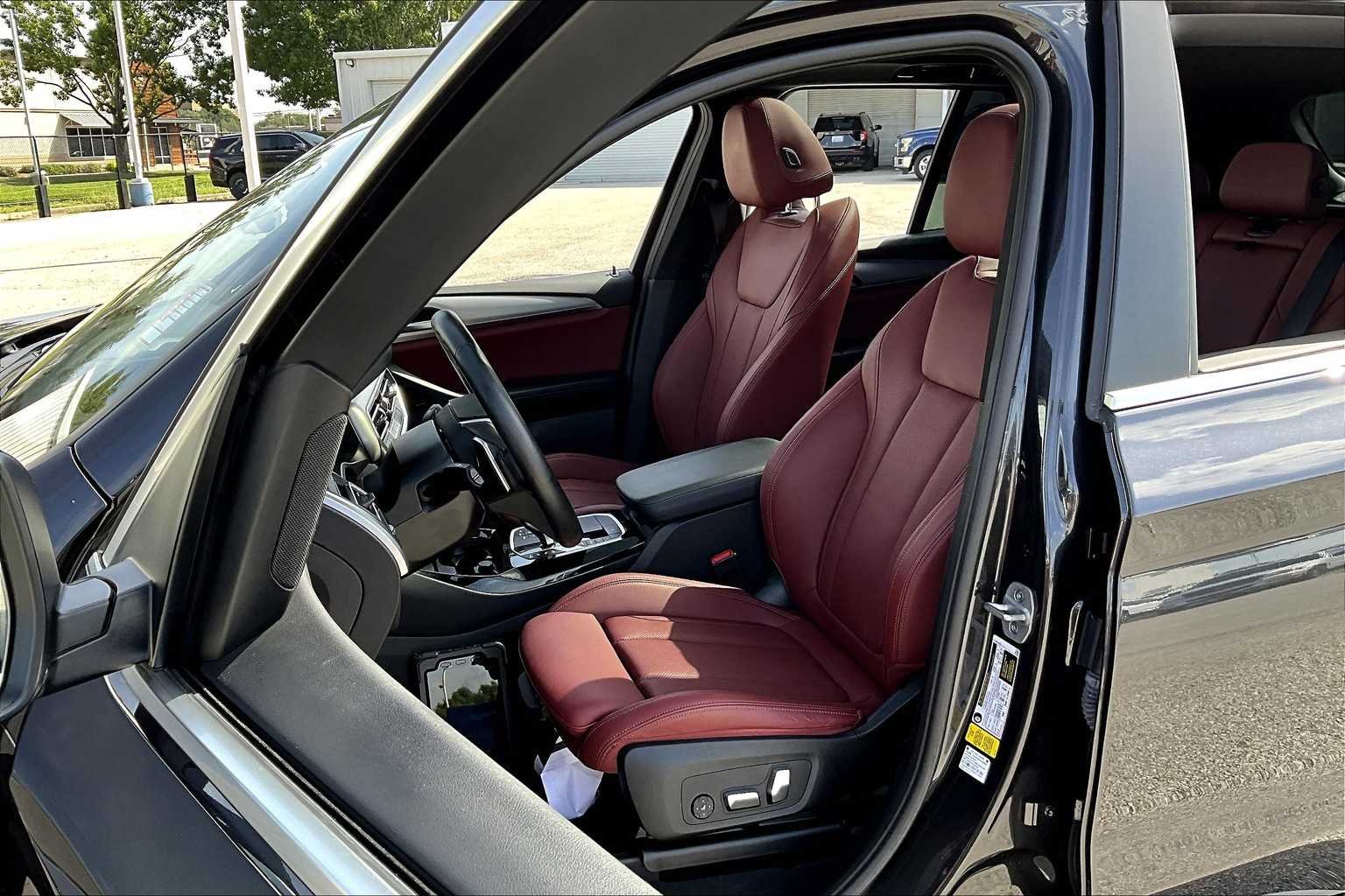 Used 2024 Dark Graphite Metallic BMW sDrive30i image 7