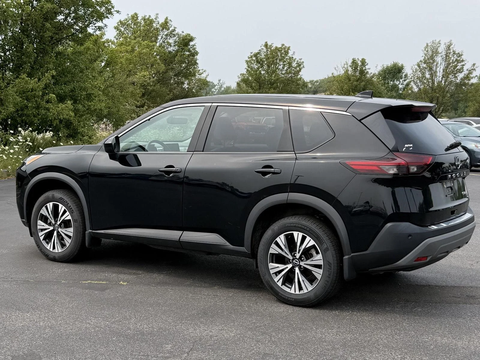 Used 2023 Super Black Nissan SV image 5