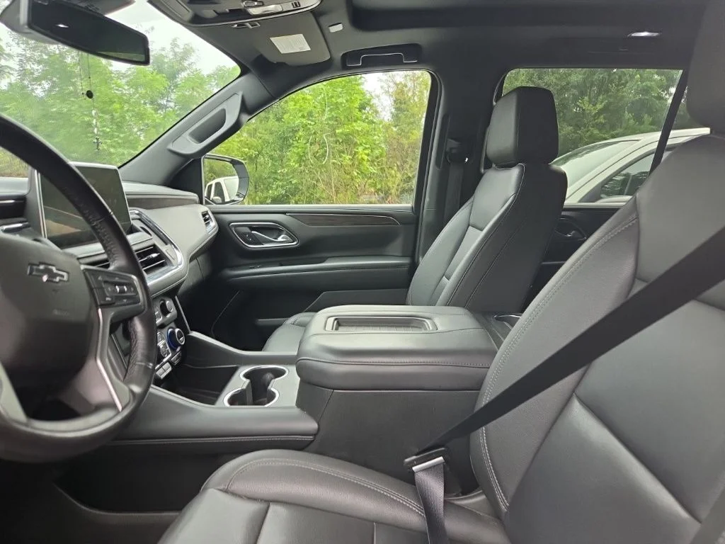 Used 2022 Gray Chevrolet Z71 image 4