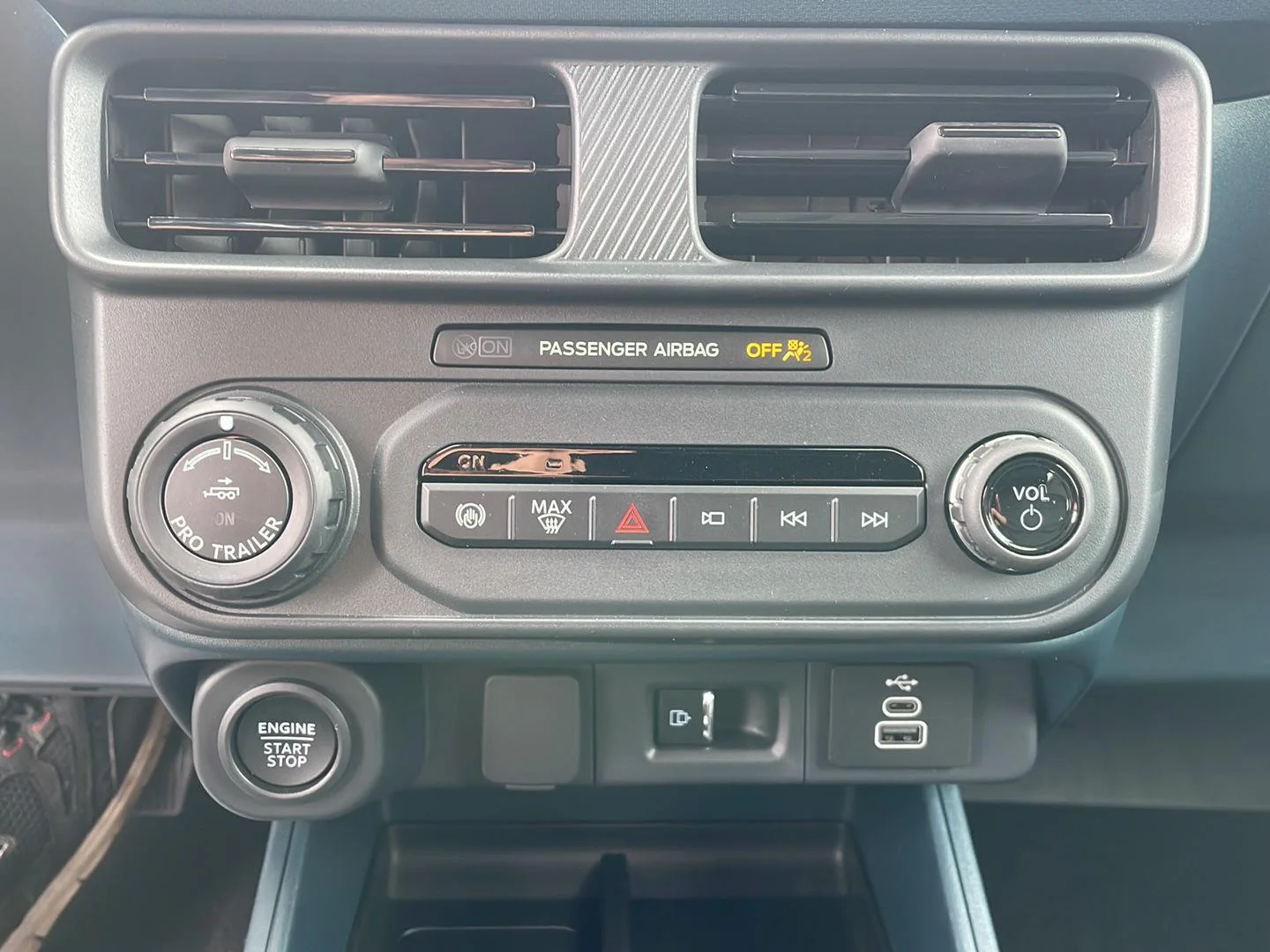 New 2026 Carbonized Gray Metallic Ford LARIAT image 20