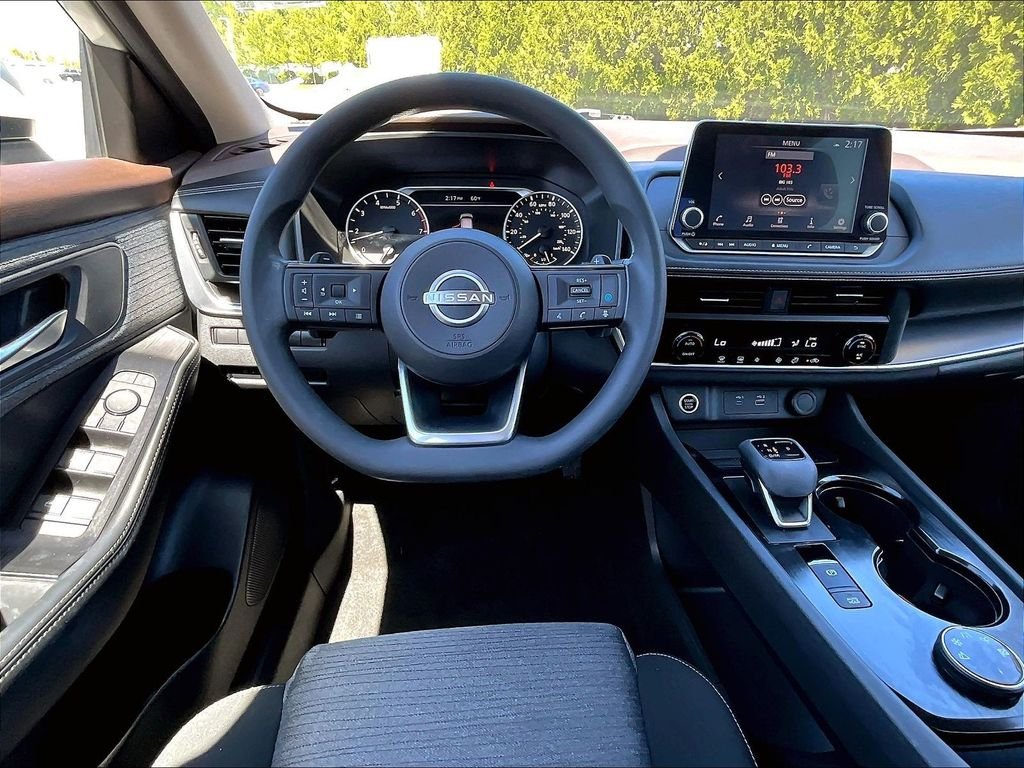 Used 2023 White Nissan SV image 17