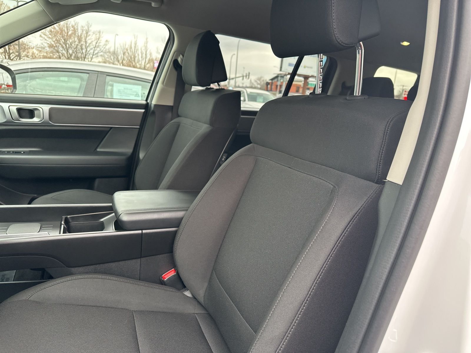 2025 Hyundai Santa Fe SE - Photo 11