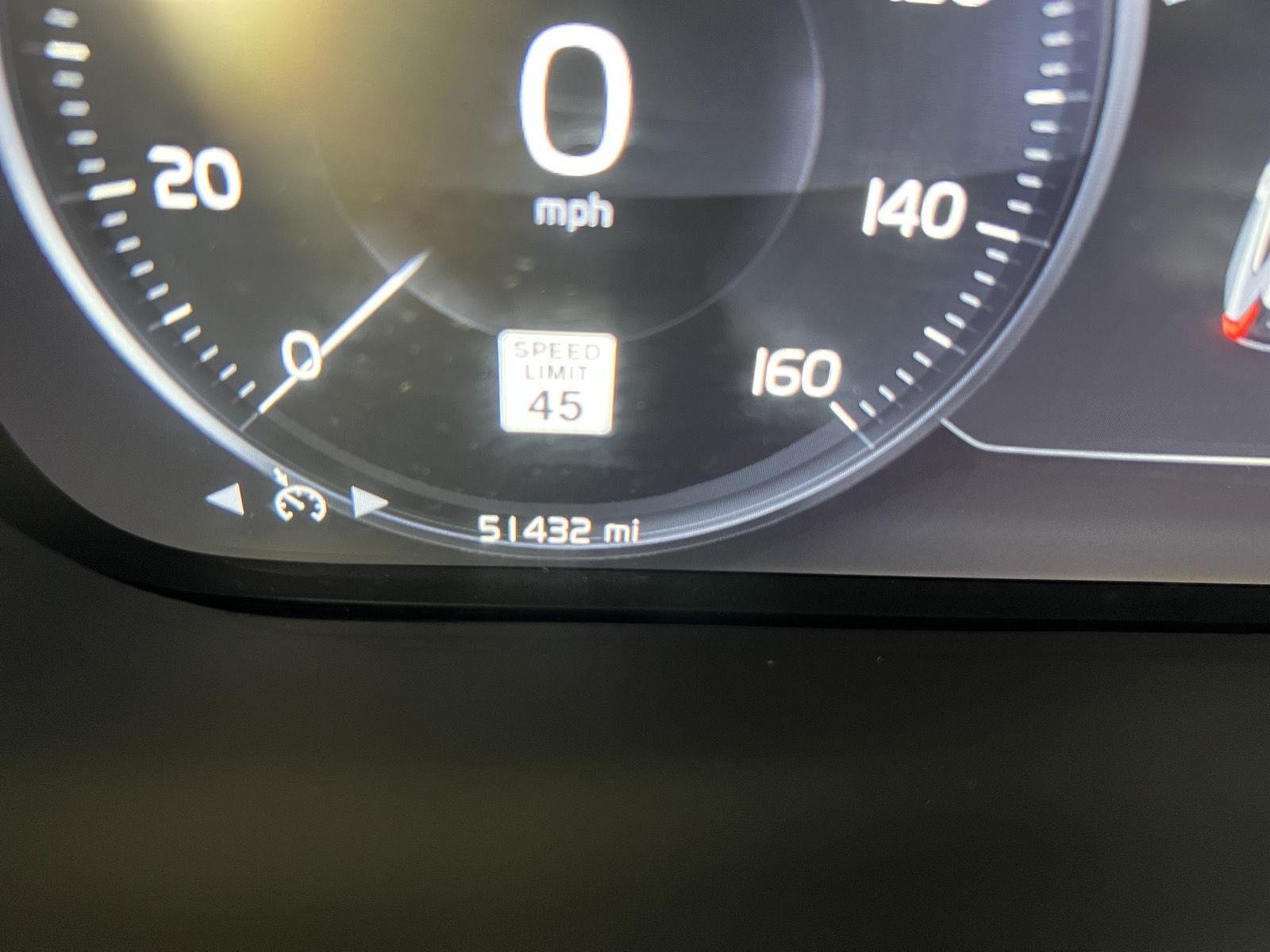 Used 2020 Onyx Black Metallic Volvo Momentum image 15