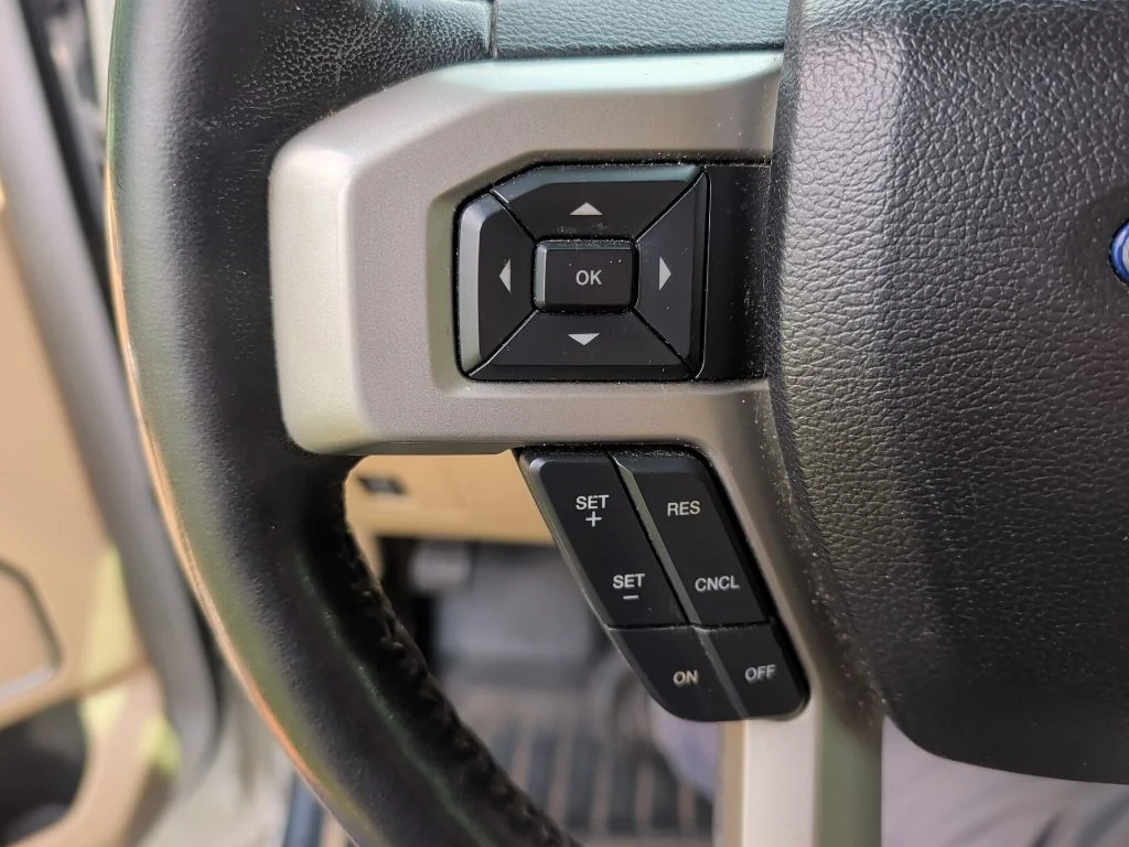 Used 2017  Ford Lariat image 3