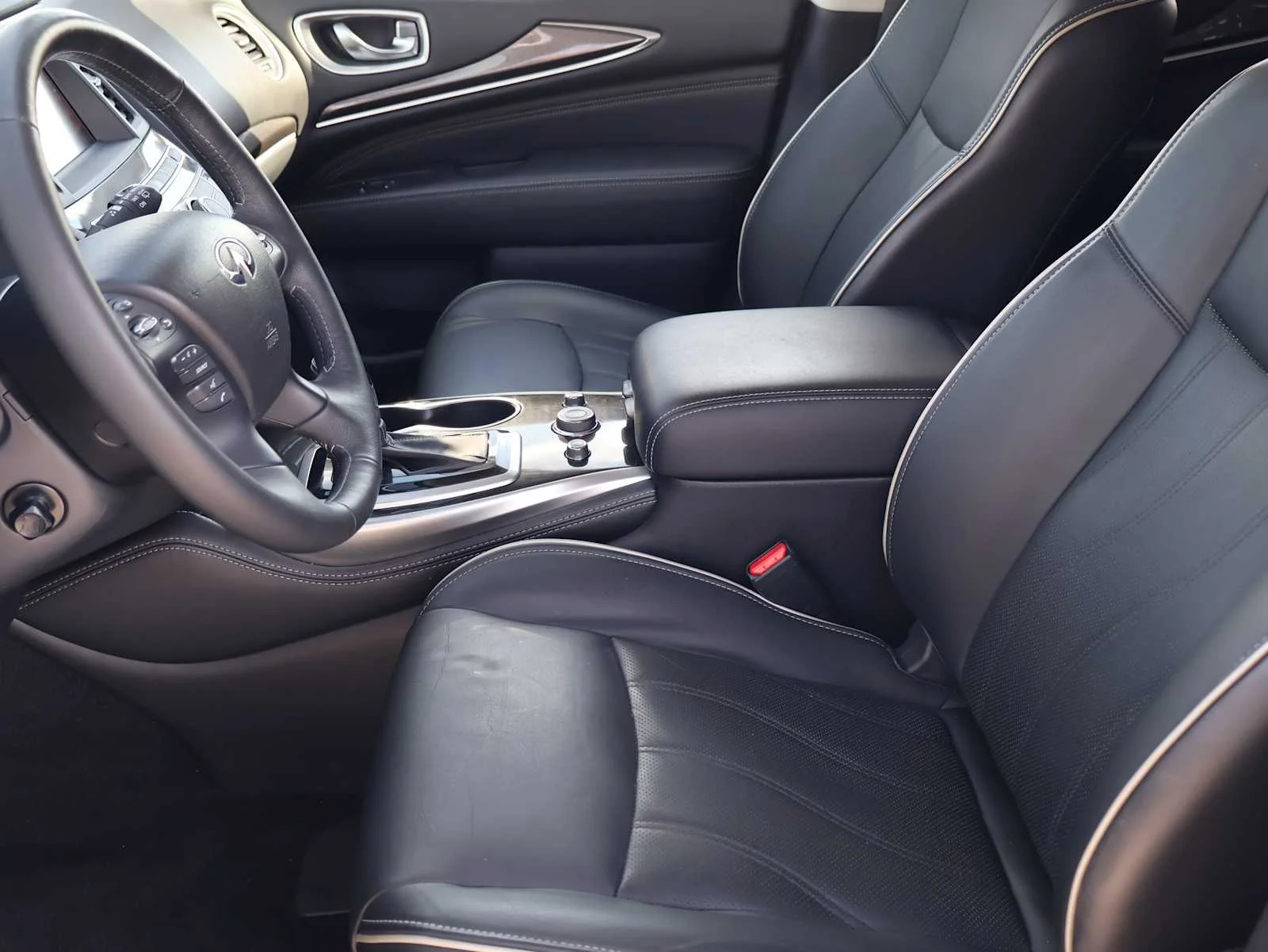 Certified Used 2019 Majestic White INFINITI LUXE image 10