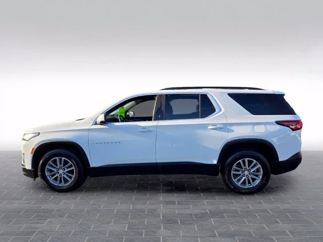 Used 2023 SUMMIT WHITE Chevrolet LT Cloth image 4