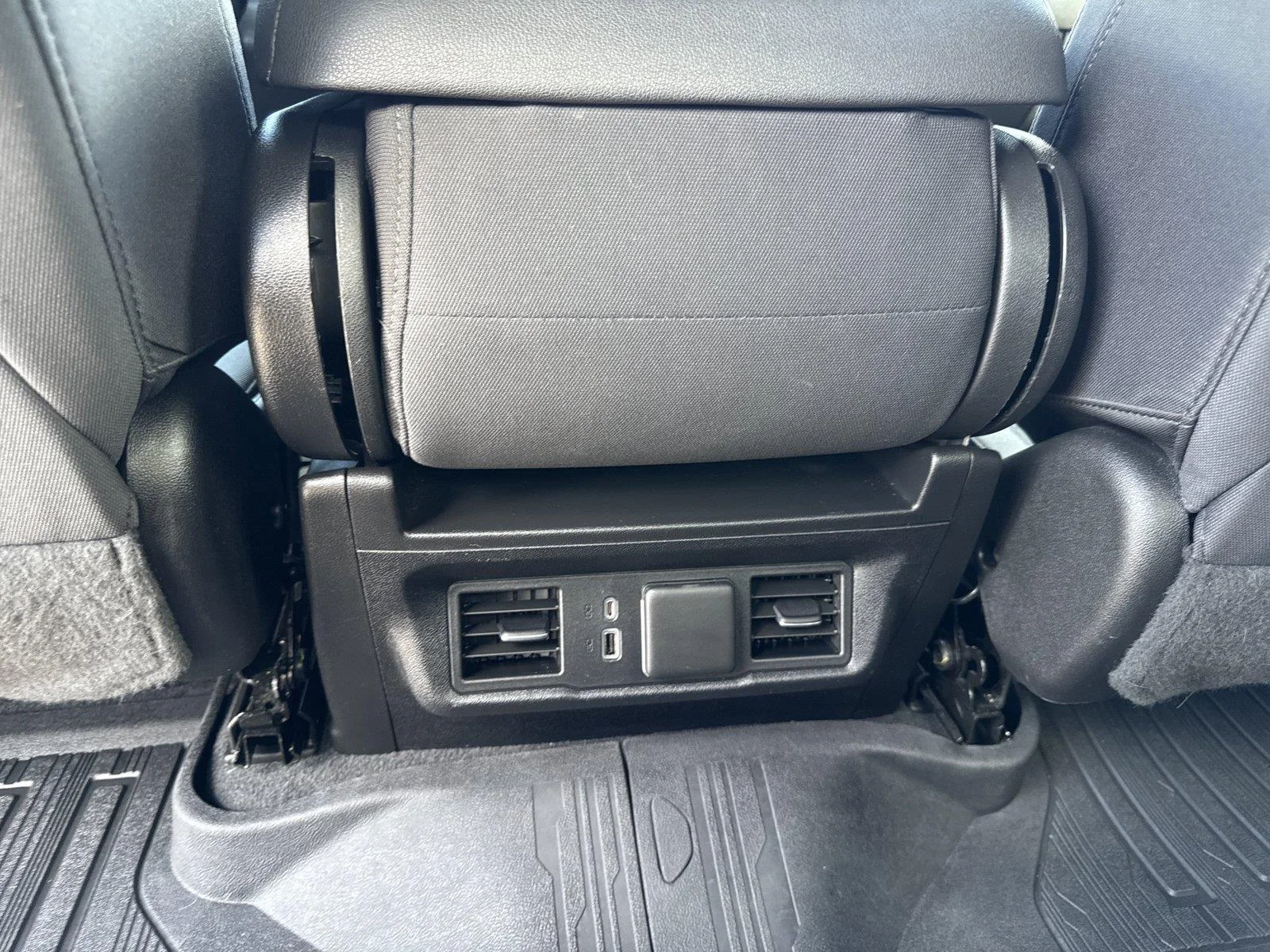 Used 2023 TITANIUM RUSH METALLIC GMC Elevation image 34