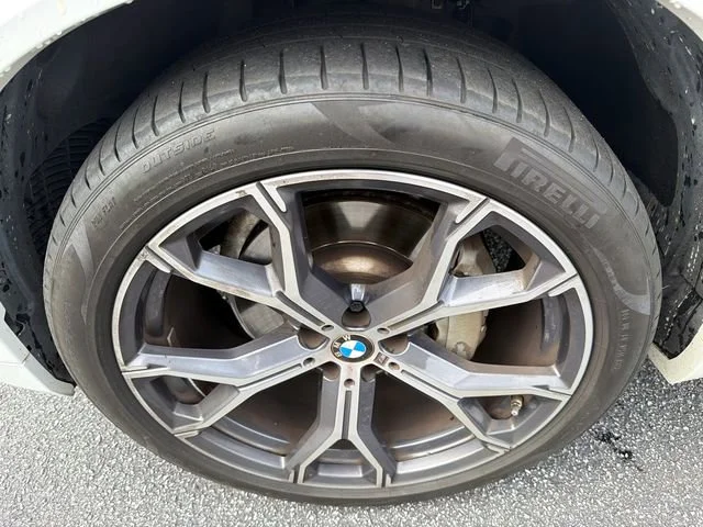 Used 2021 White BMW sDrive40i image 11