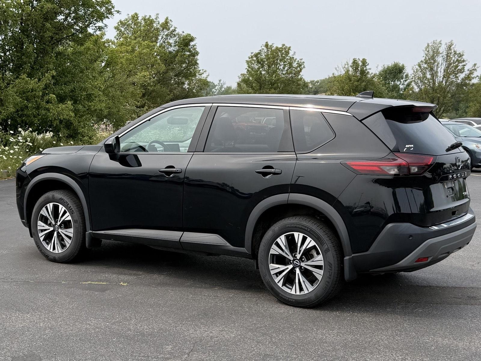 Used 2023 Super Black Nissan SV image 5
