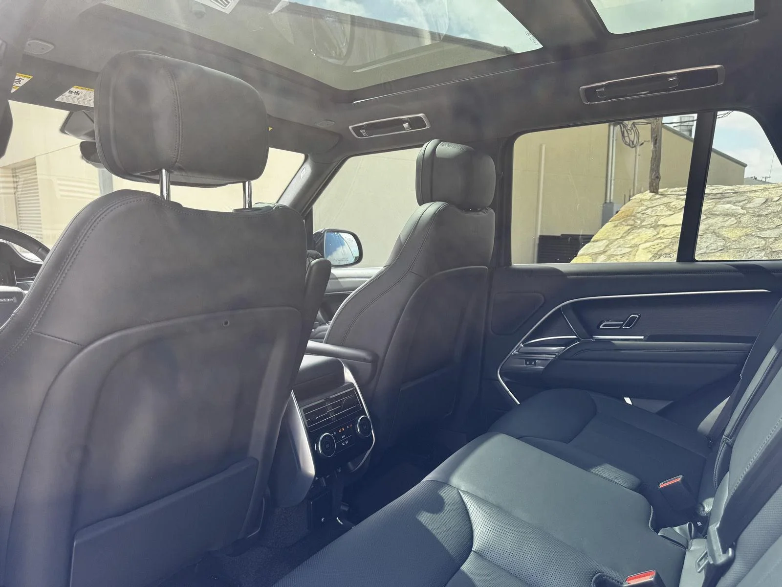 Used 2025 WHITE Land Rover SE image 12