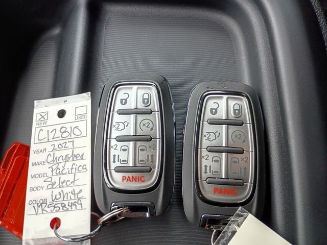 Used 2027 White Chrysler Select image 24