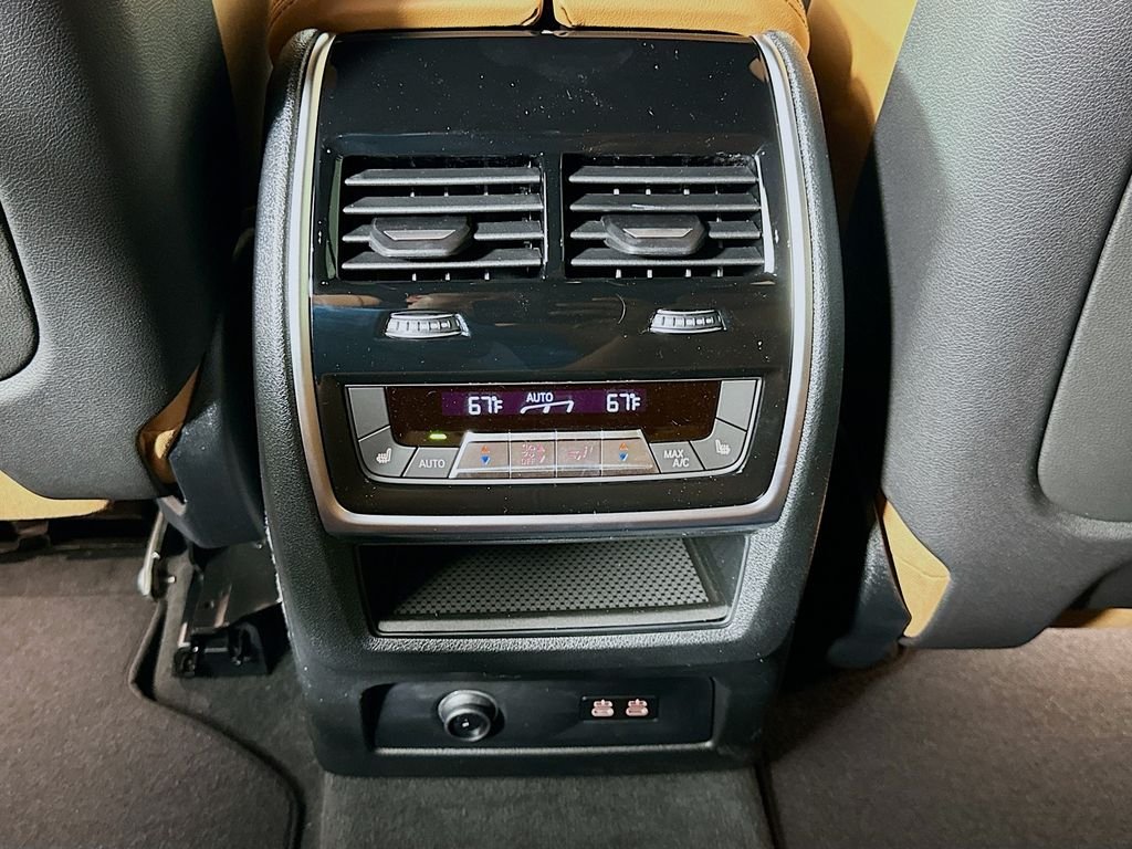 New 2026 Dravit Grey Metallic BMW xDrive50e image 18